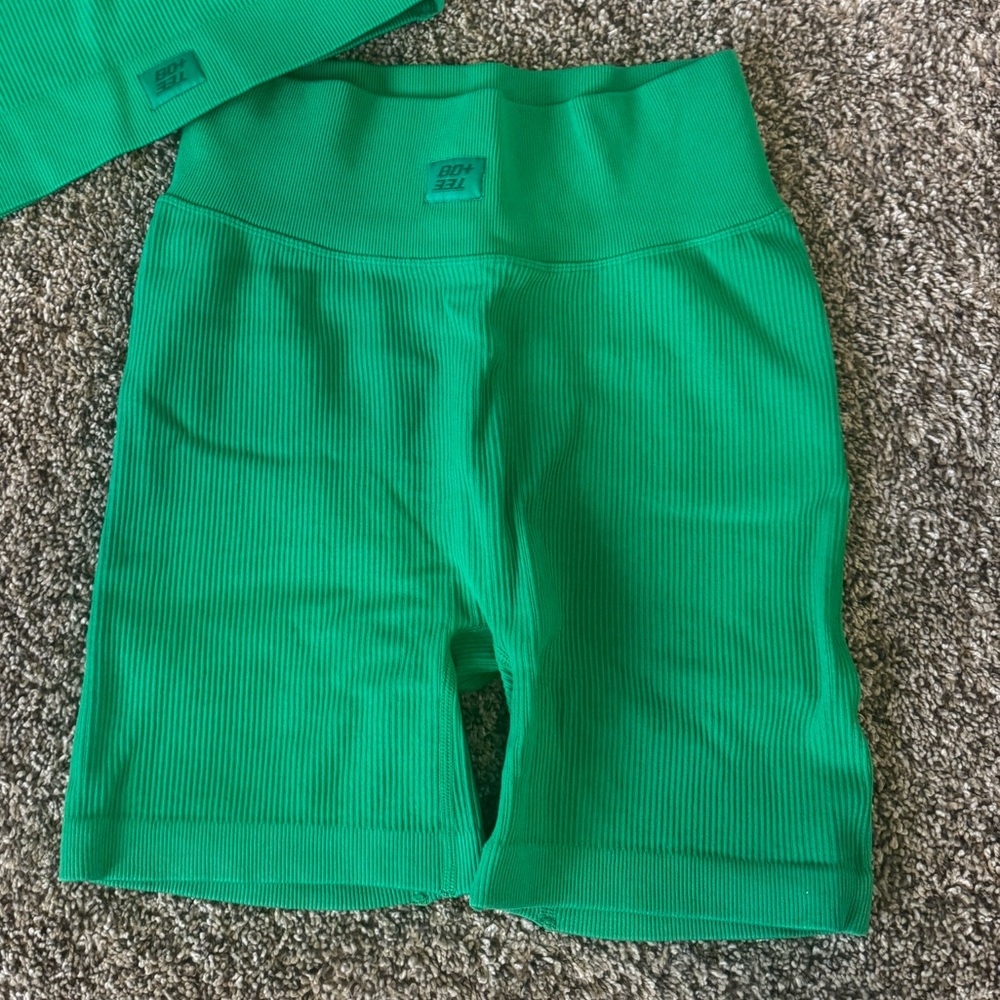 Bo + Tee Vibrant Green Biker Shorts (SET)